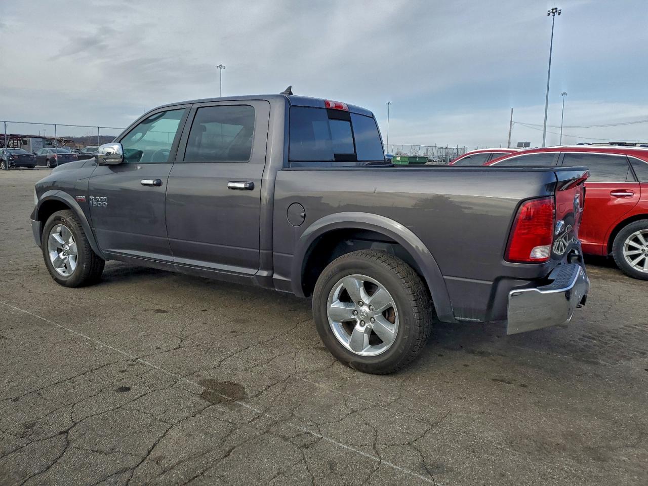 2015 RAM 1500 SLT photo 2