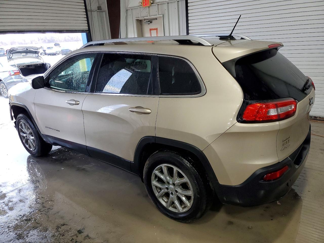 2015 JEEP CHEROKEE LATITUDE photo 2