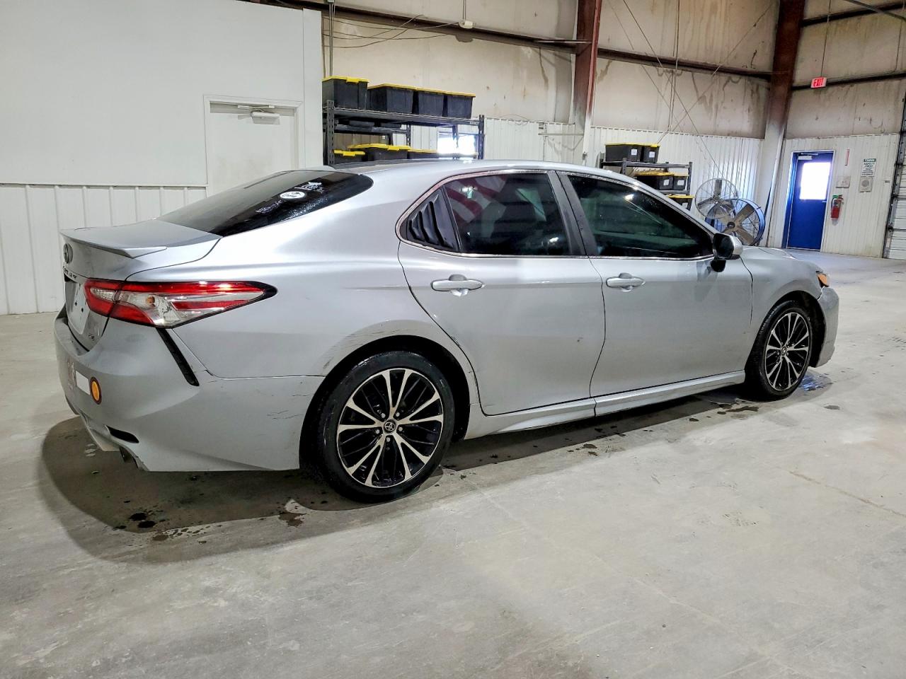2018 TOYOTA CAMRY L photo 3