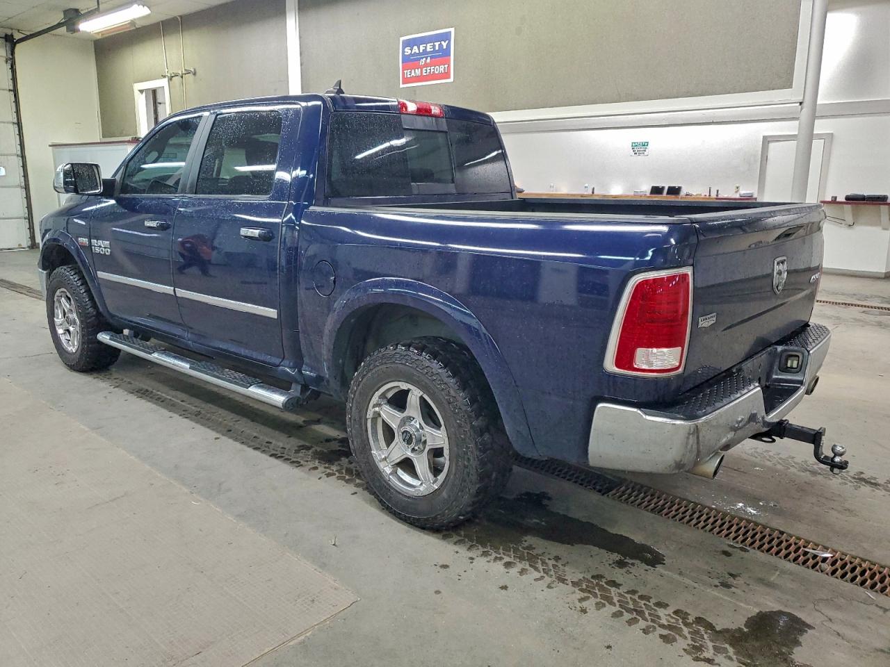 2016 RAM 1500 LARAMIE photo 2