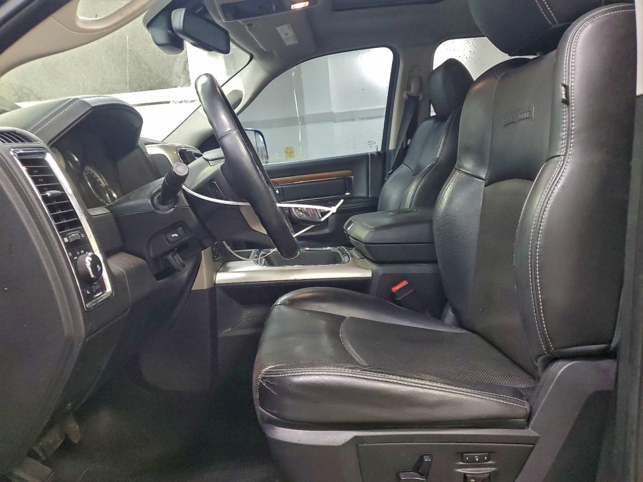 2016 RAM 1500 LARAMIE photo 7