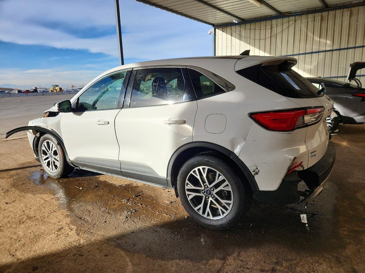 2022 FORD ESCAPE SEL photo 2