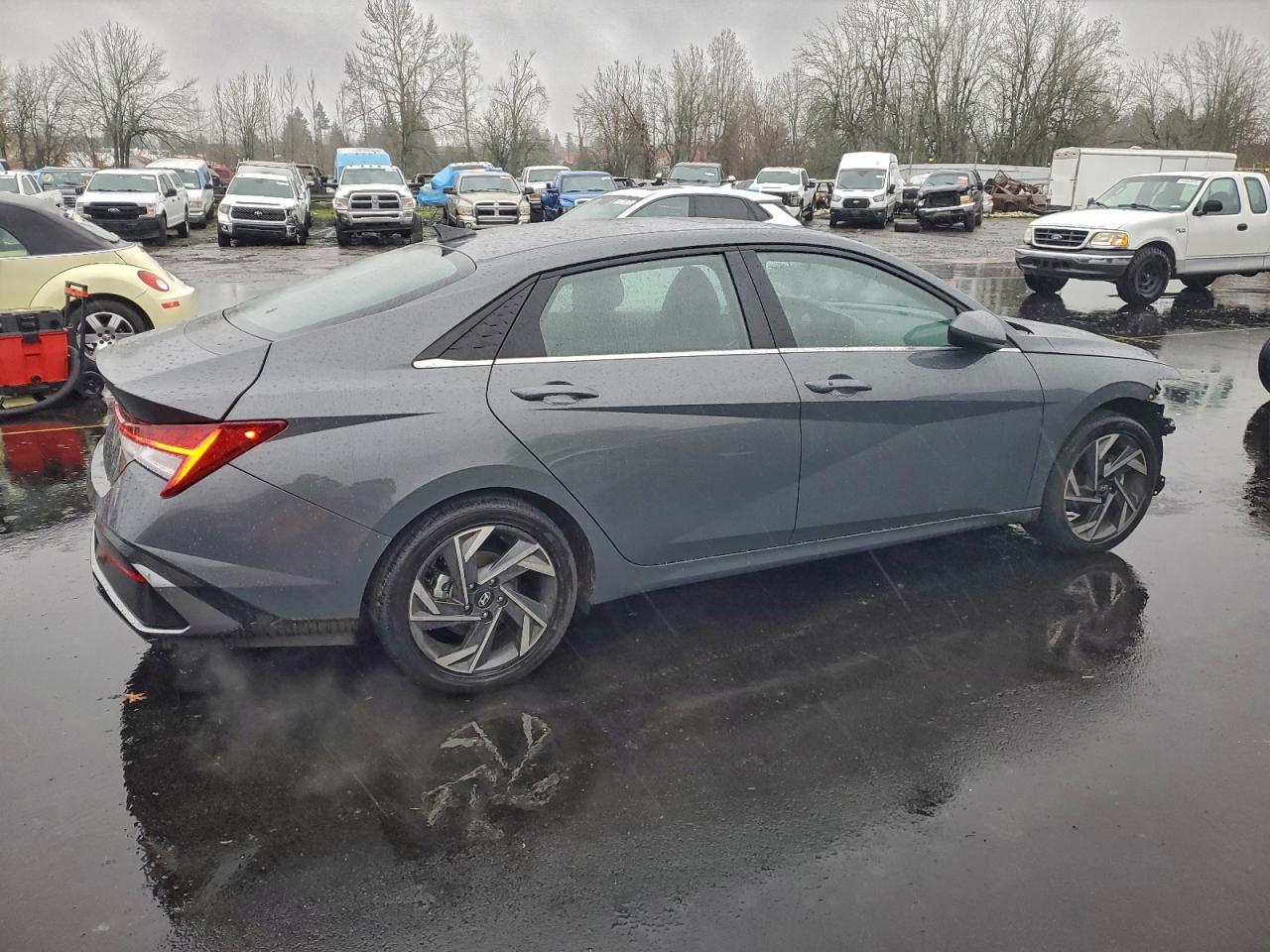 2025 HYUNDAI ELANTRA SEL photo 3