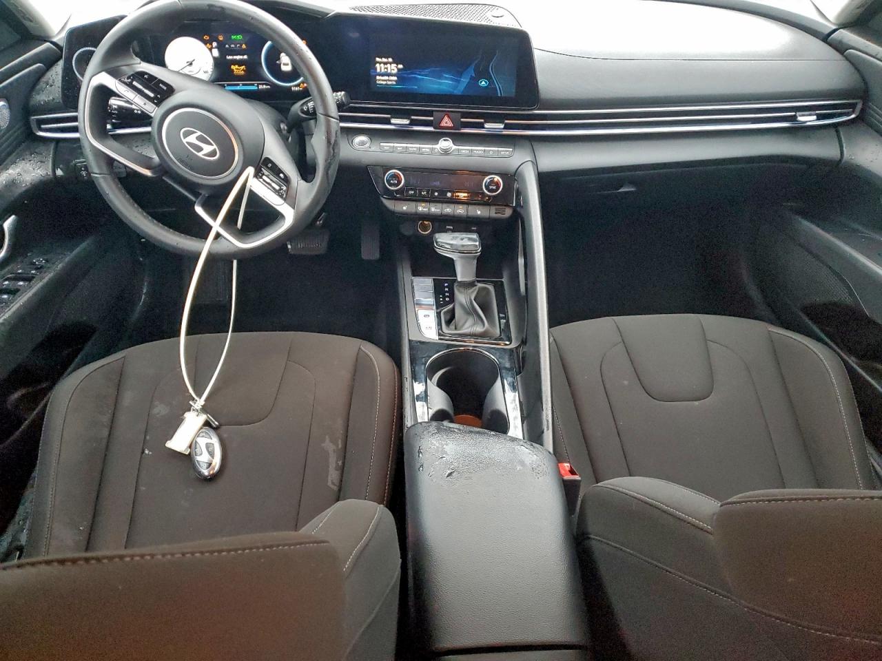 2025 HYUNDAI ELANTRA SEL photo 8