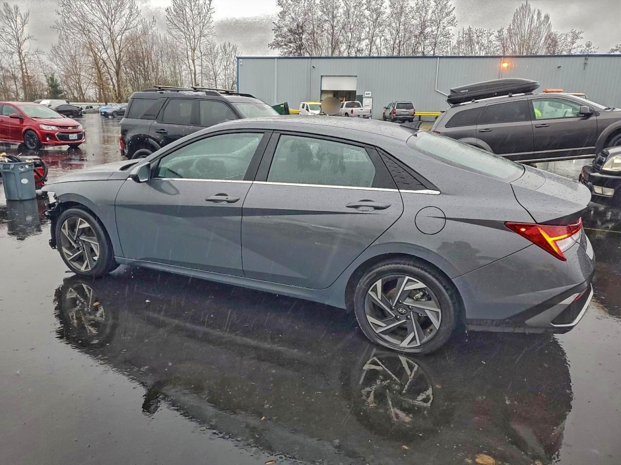 2025 HYUNDAI ELANTRA SEL photo 2