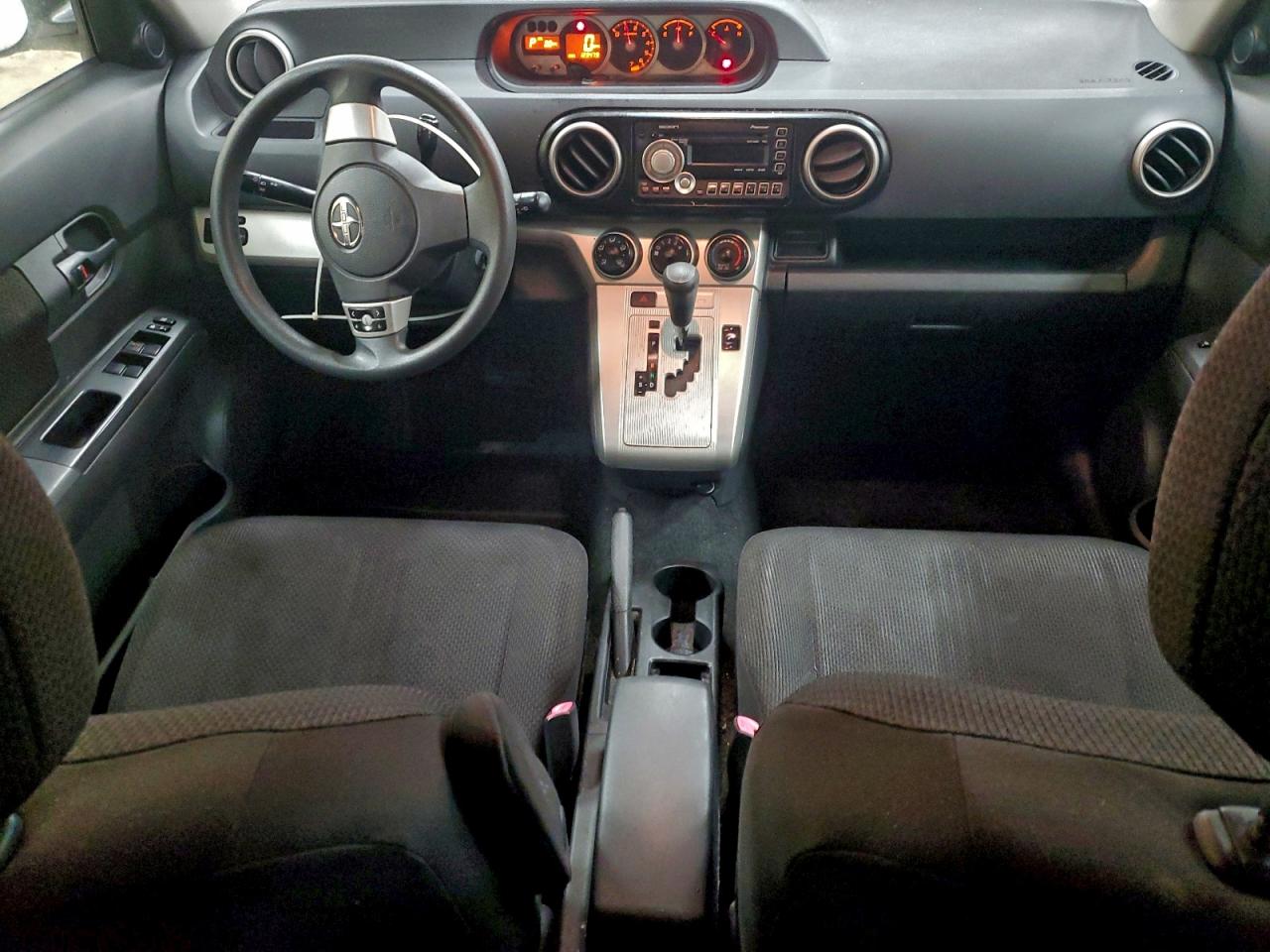 2010 TOYOTA SCION XB photo 8