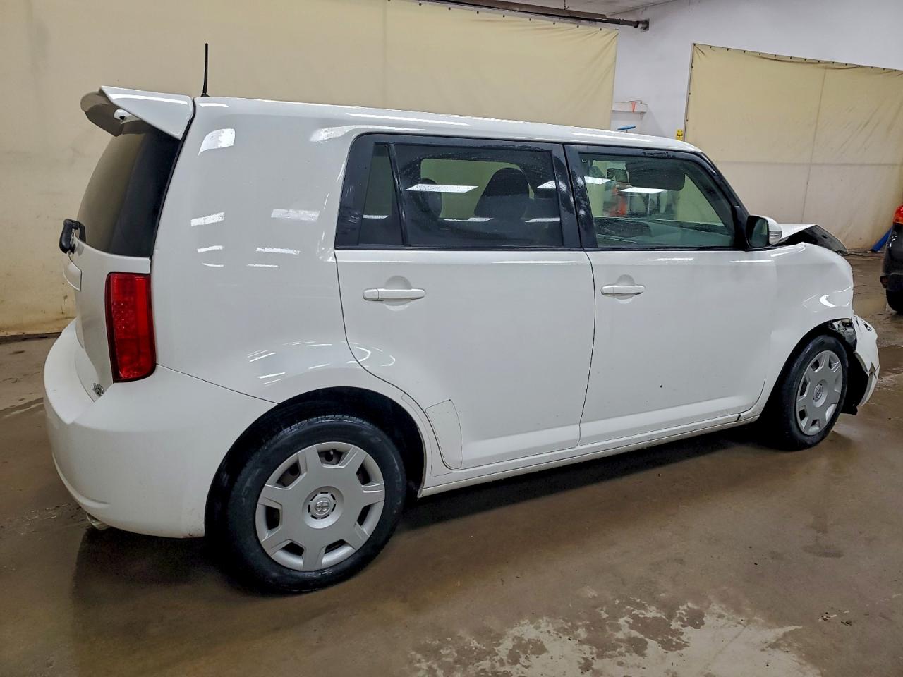 2010 TOYOTA SCION XB photo 3