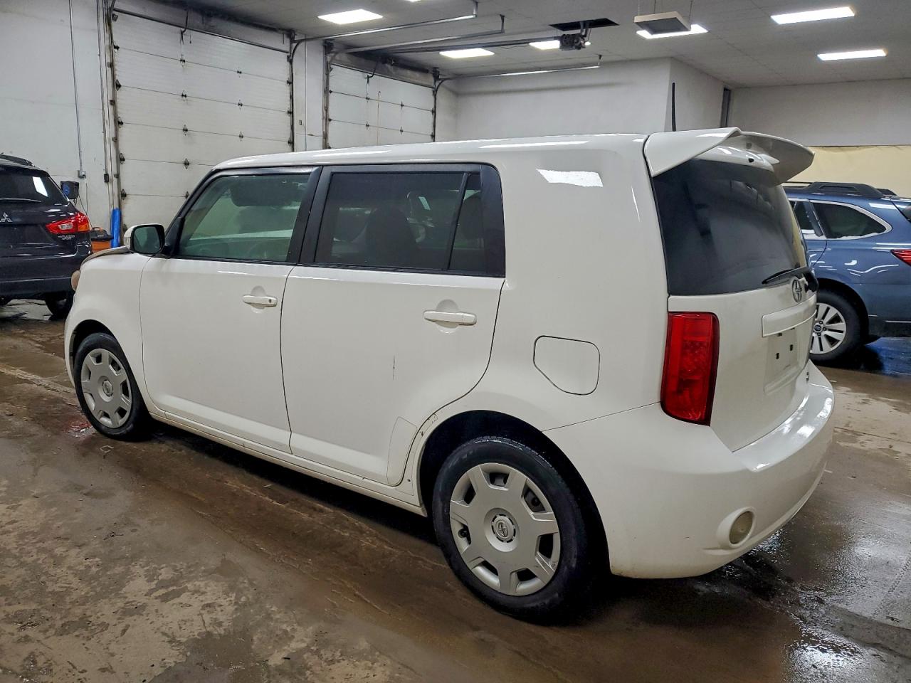 2010 TOYOTA SCION XB photo 2