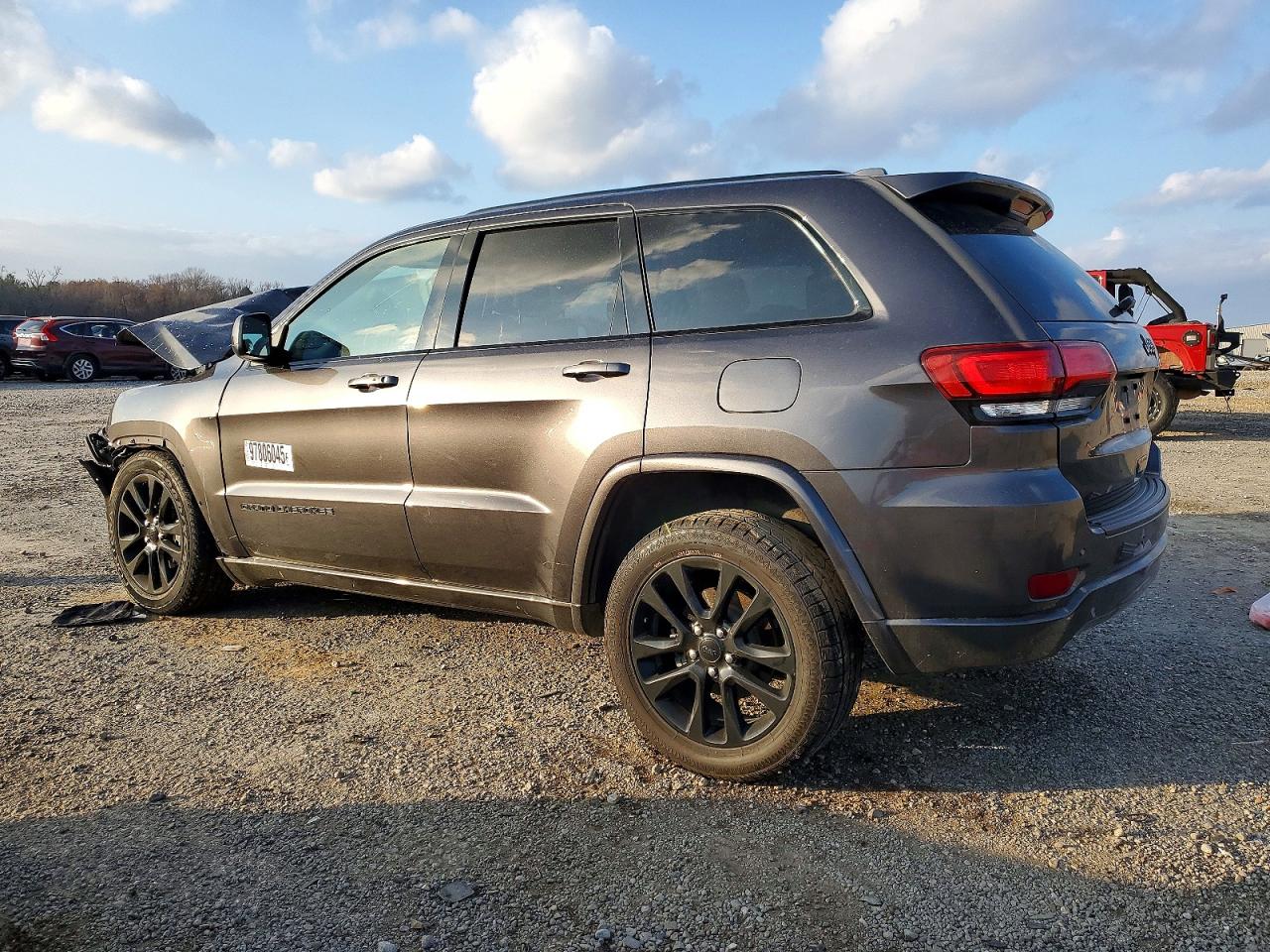 2019 JEEP GRAND CHEROKEE LAREDO photo 4