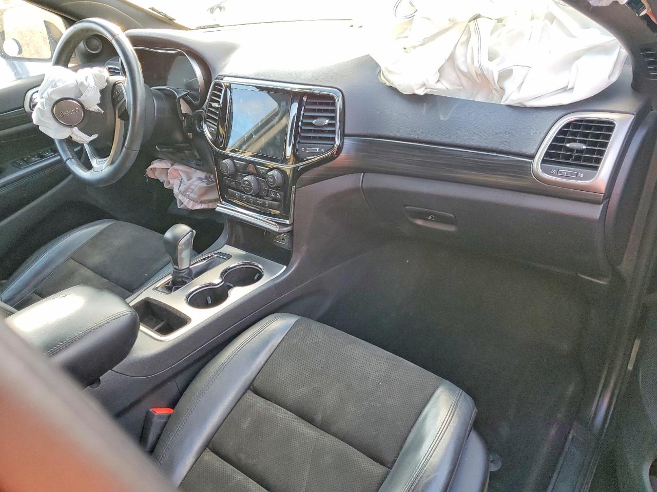 2019 JEEP GRAND CHEROKEE LAREDO photo 22