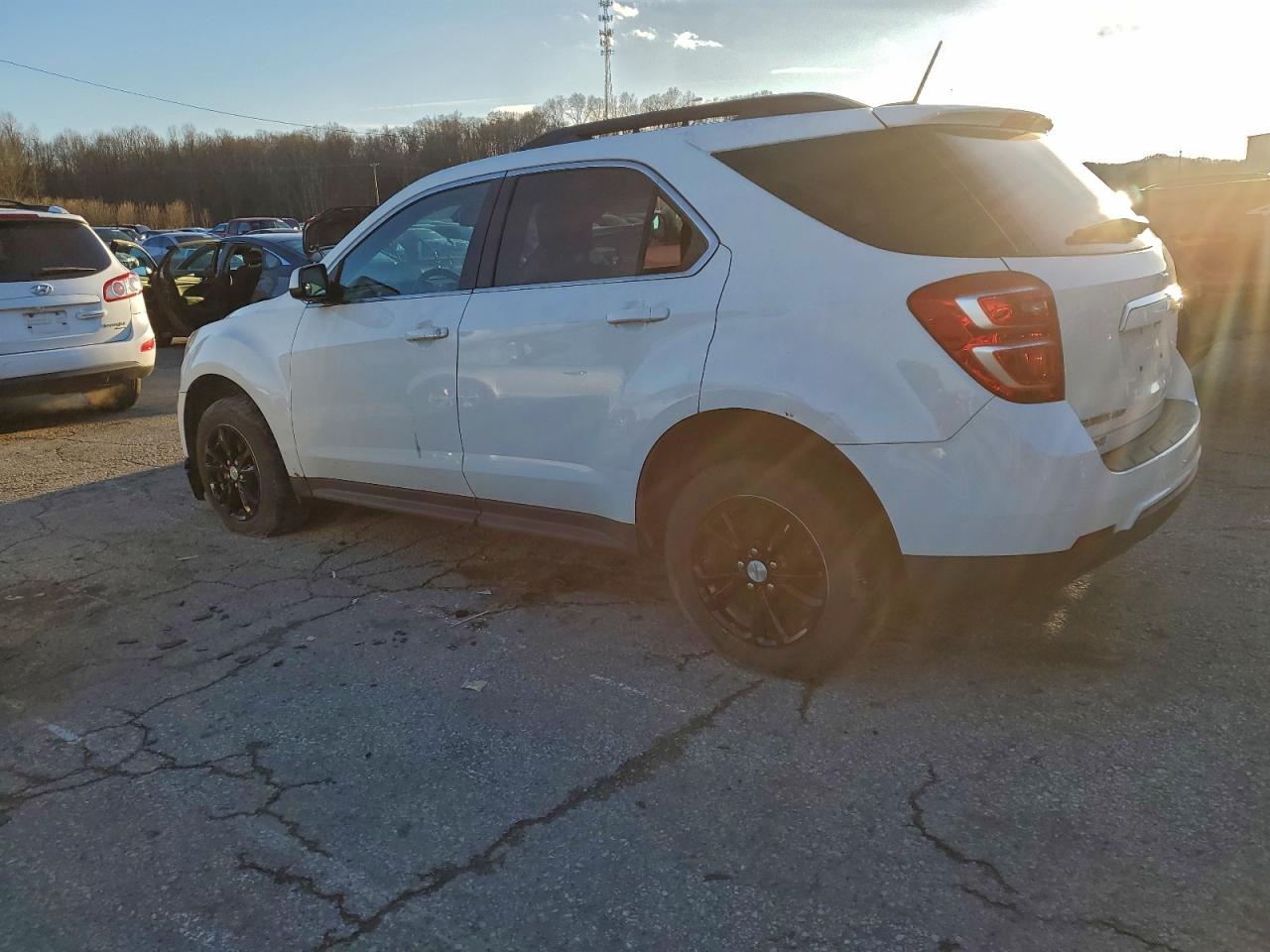 2017 CHEVROLET EQUINOX LT photo 2