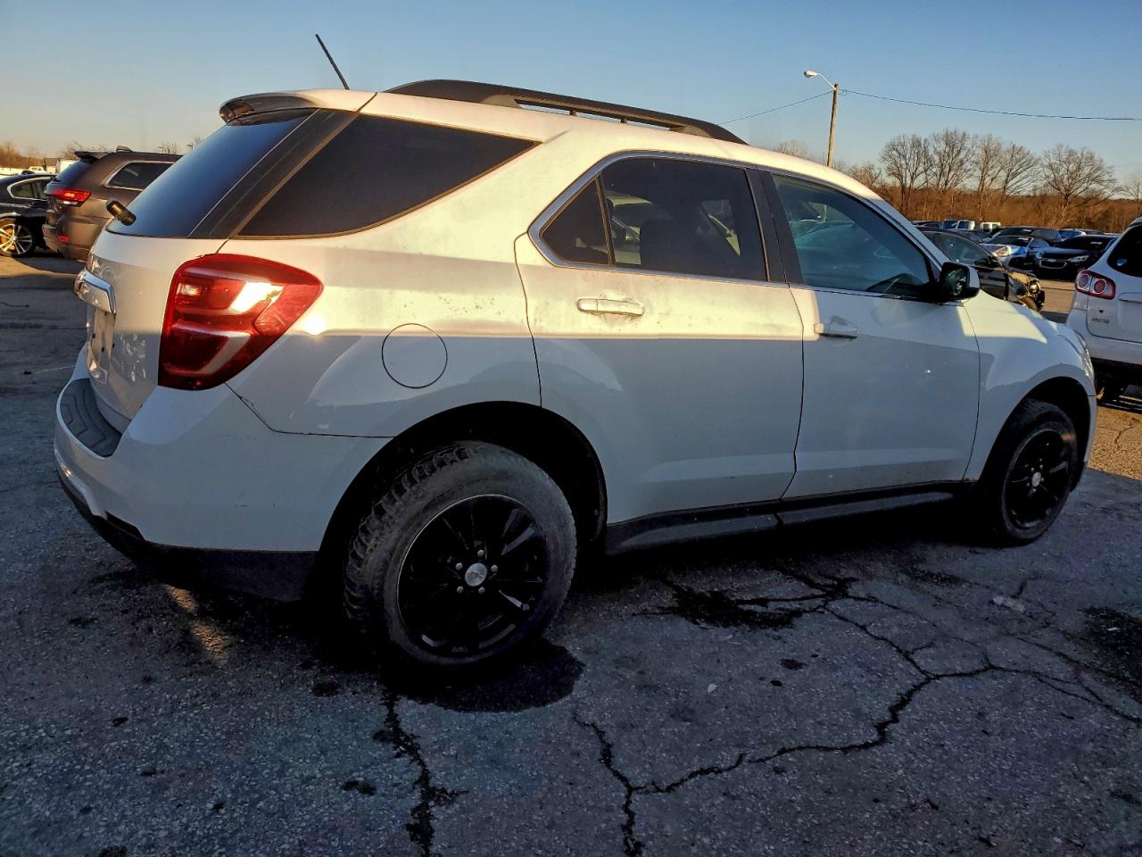 2017 CHEVROLET EQUINOX LT photo 3