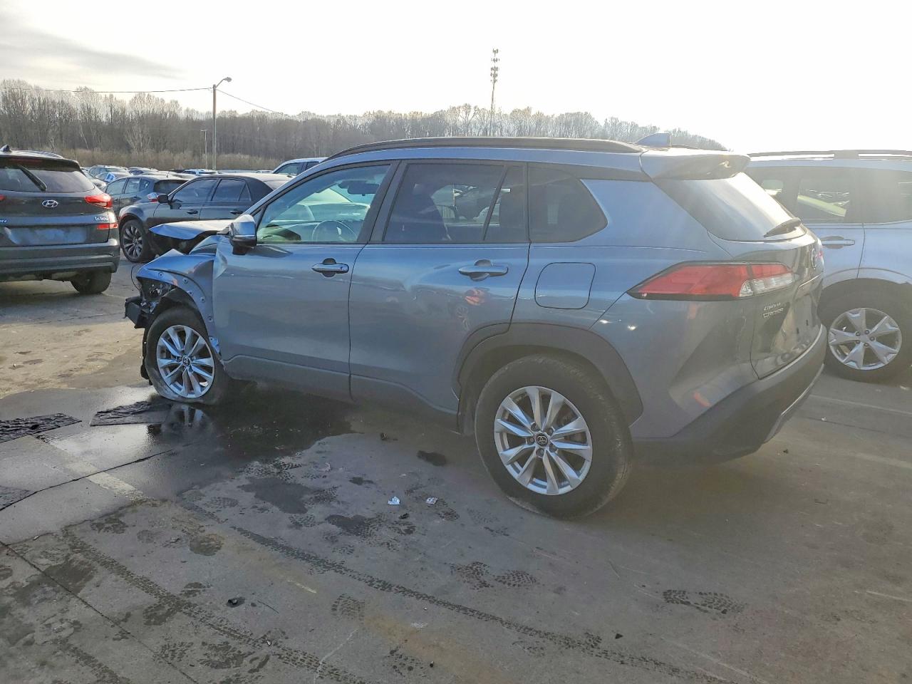 2022 TOYOTA COROLLA CROSS LE photo 2
