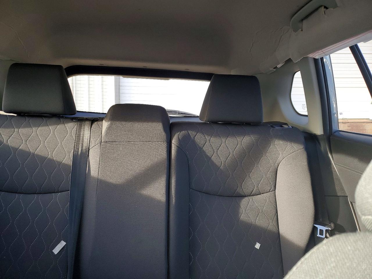 2022 TOYOTA COROLLA CROSS LE photo 10