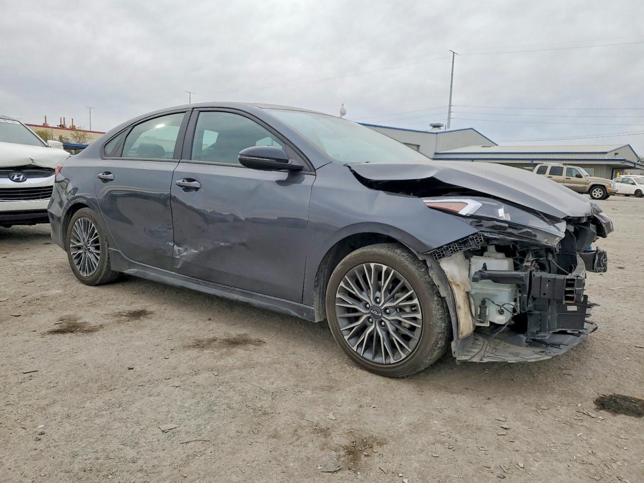 2023 KIA FORTE GT LINE photo 4
