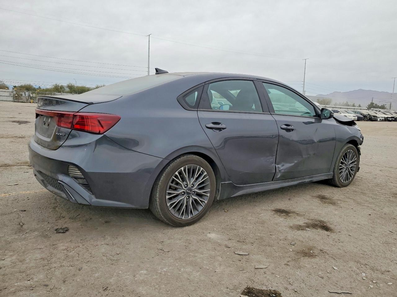 2023 KIA FORTE GT LINE photo 3