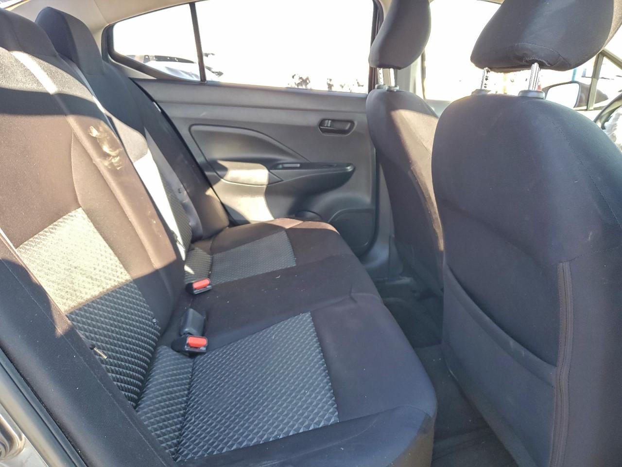 2021 NISSAN VERSA S photo 10