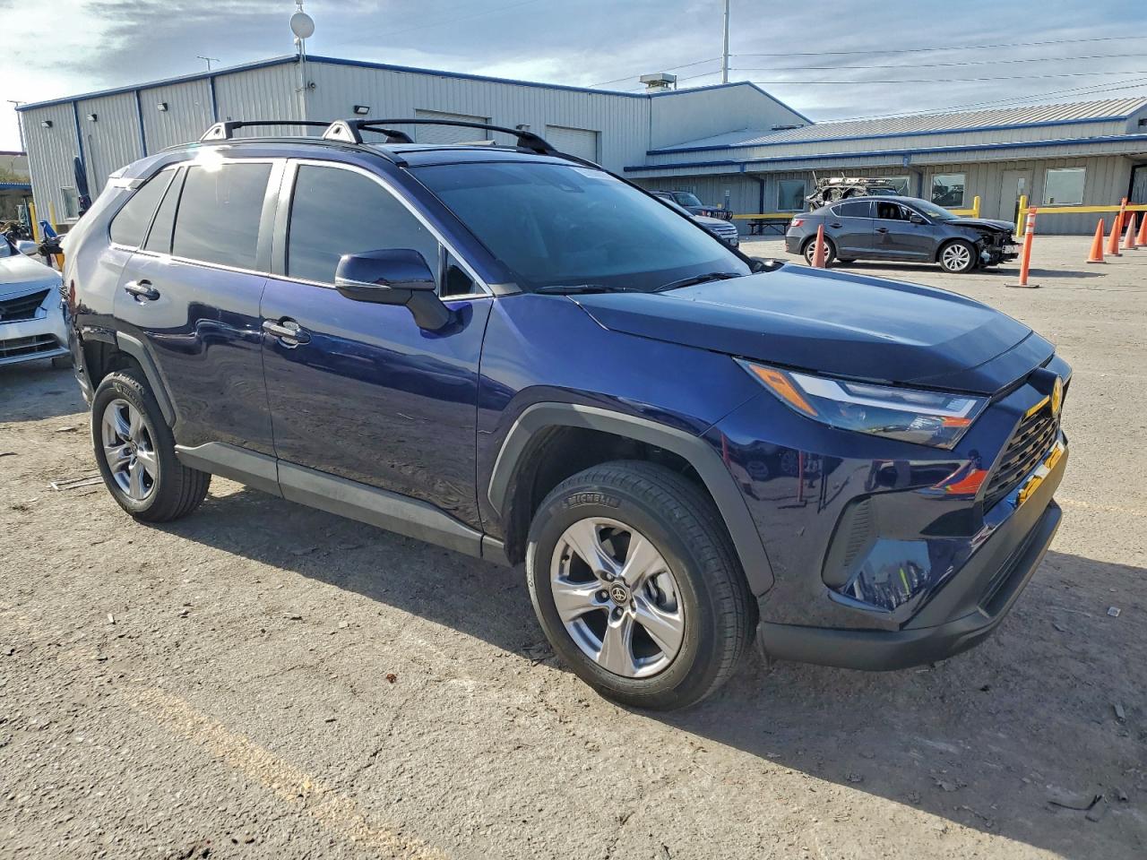 2025 TOYOTA RAV4 XLE photo 4