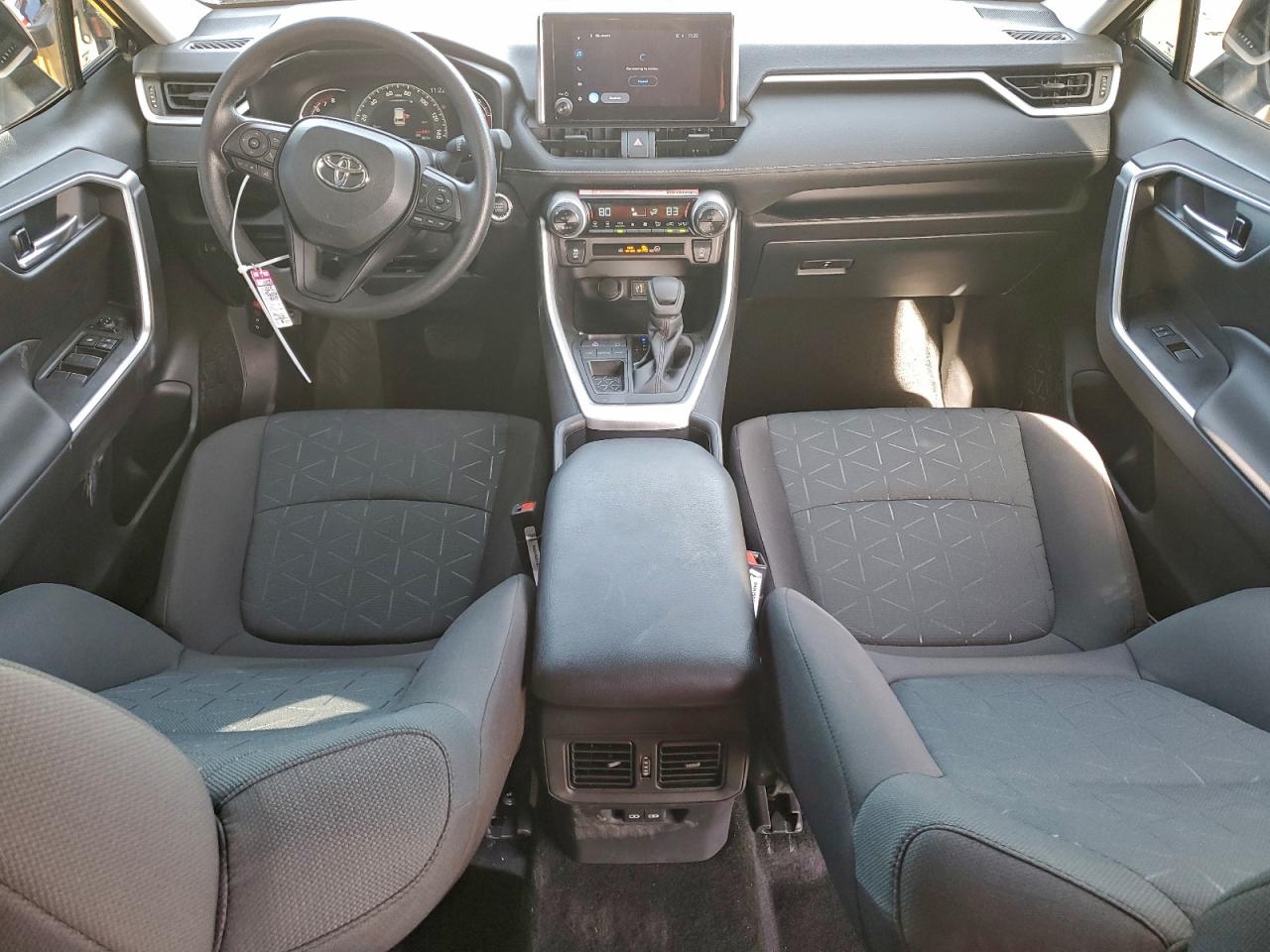 2025 TOYOTA RAV4 XLE photo 8