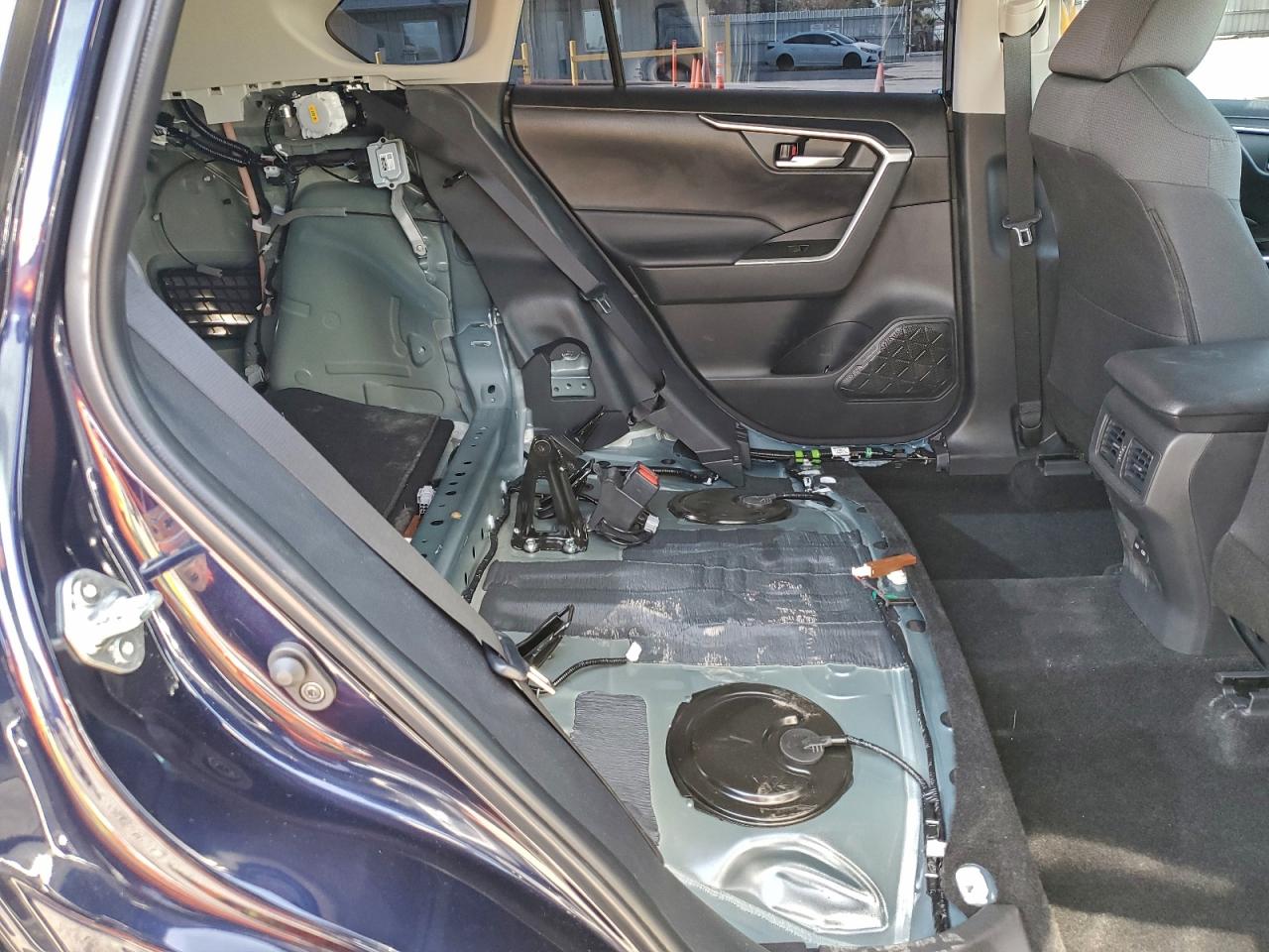 2025 TOYOTA RAV4 XLE photo 11