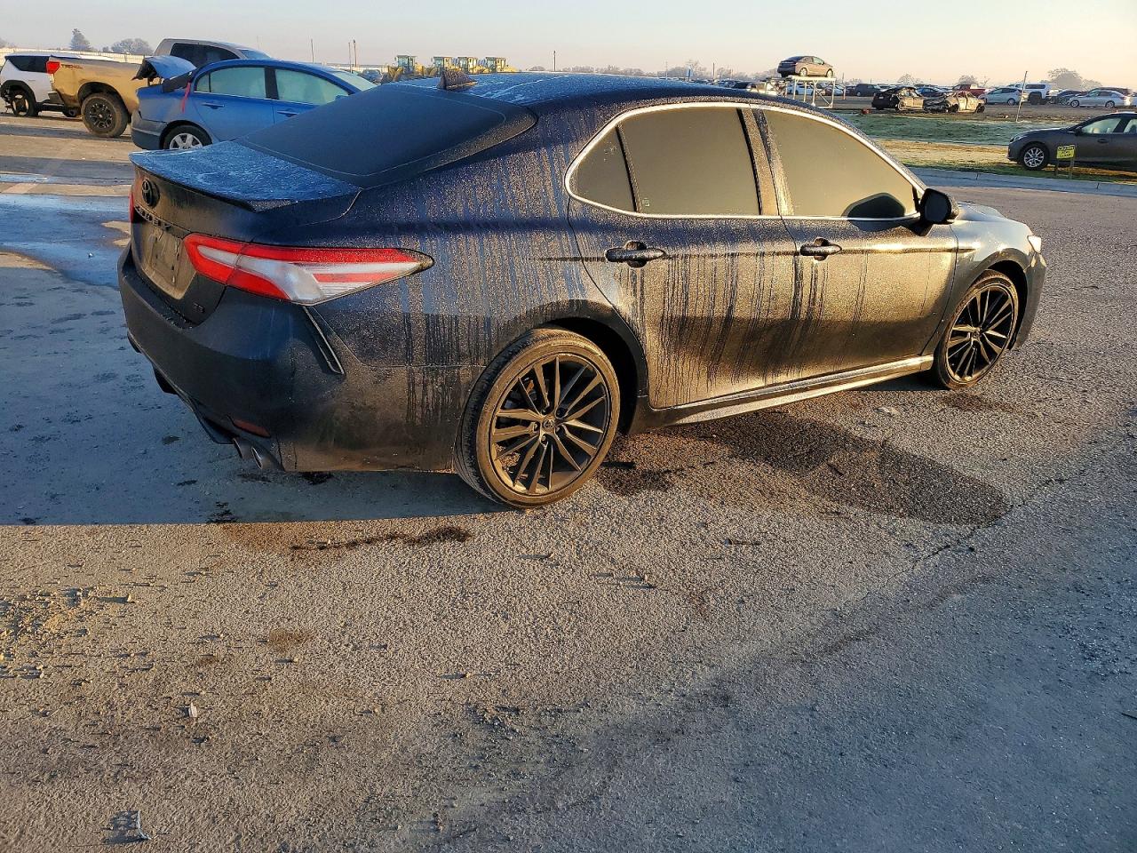 2018 TOYOTA CAMRY L photo 3