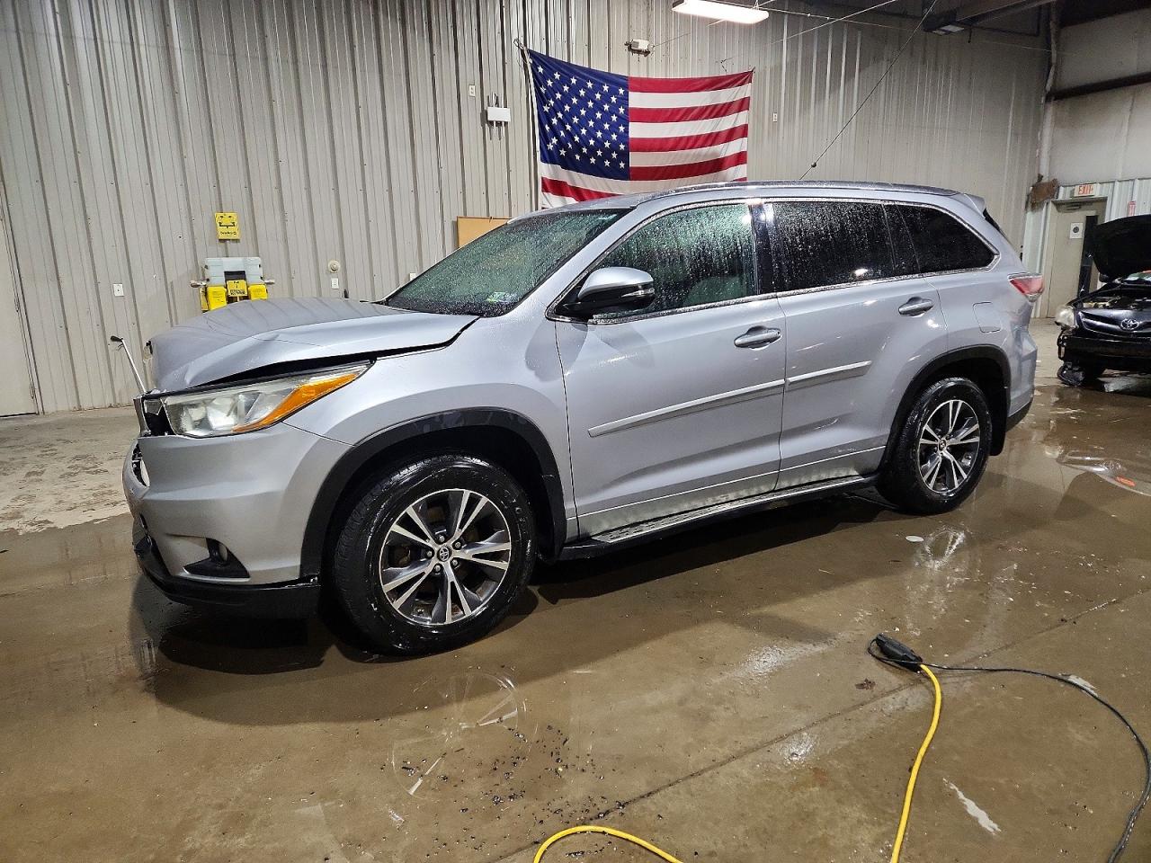 2016 TOYOTA HIGHLANDER