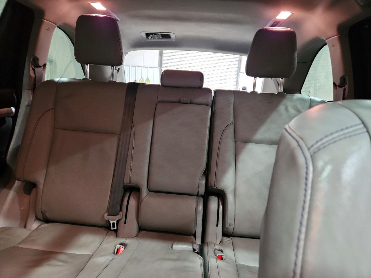 2016 TOYOTA HIGHLANDER XLE photo 10