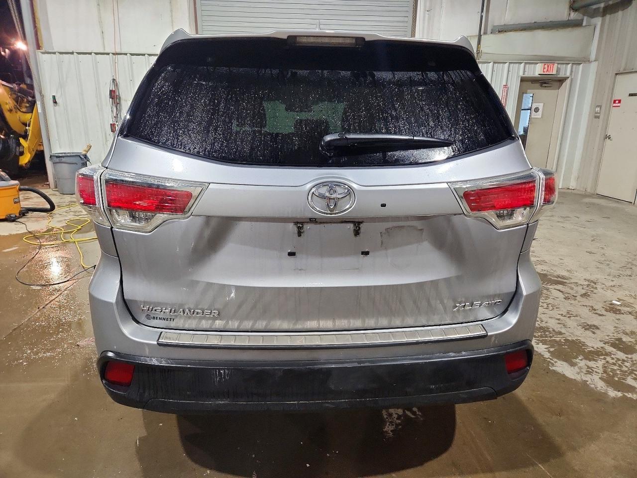 2016 TOYOTA HIGHLANDER XLE photo 6