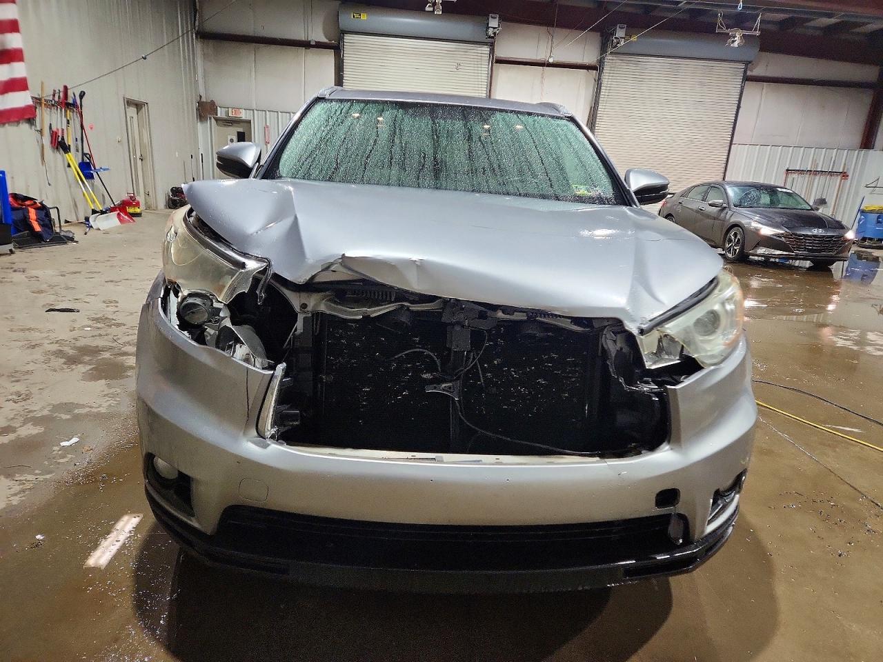 2016 TOYOTA HIGHLANDER XLE photo 5