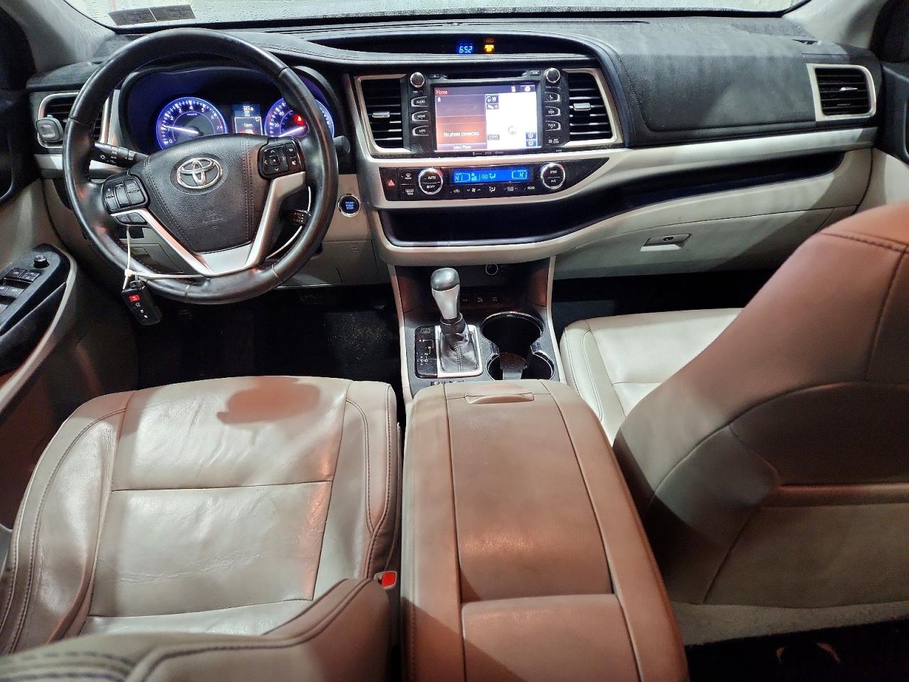 2016 TOYOTA HIGHLANDER XLE photo 8