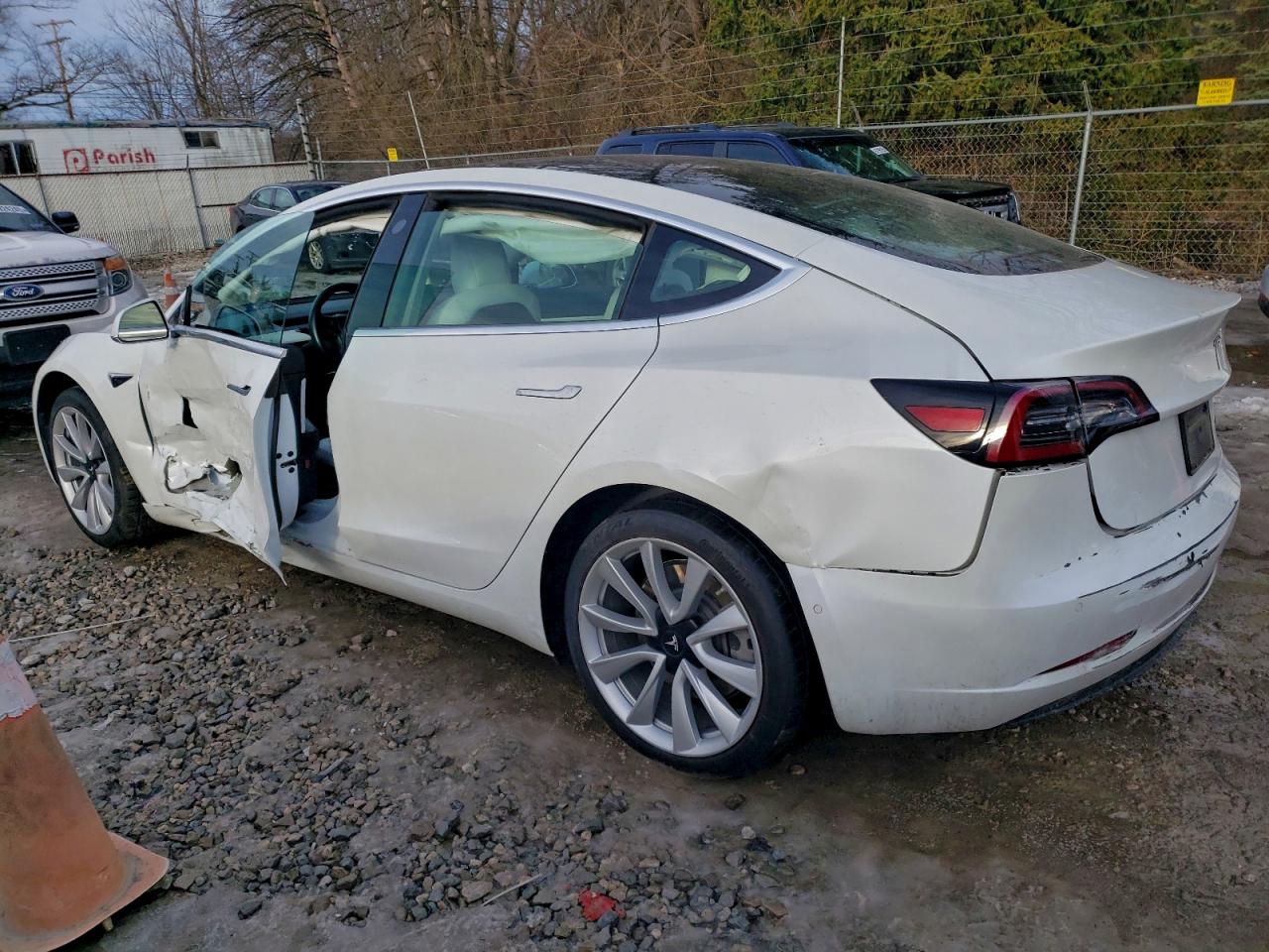 2019 TESLA MODEL 3 photo 2