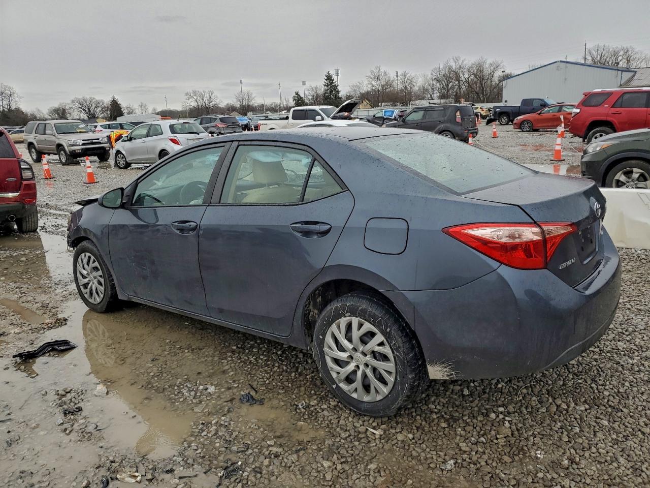 2017 TOYOTA COROLLA L photo 2
