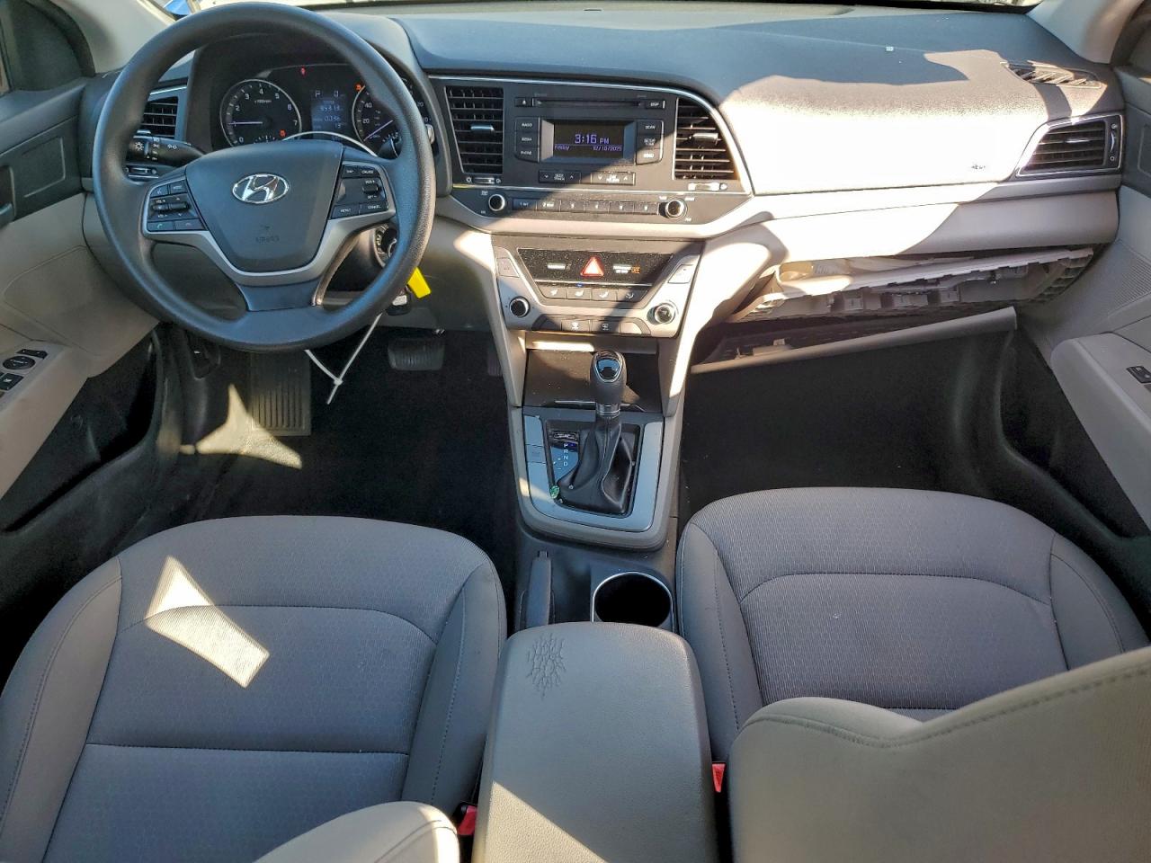 2017 HYUNDAI ELANTRA SE photo 8