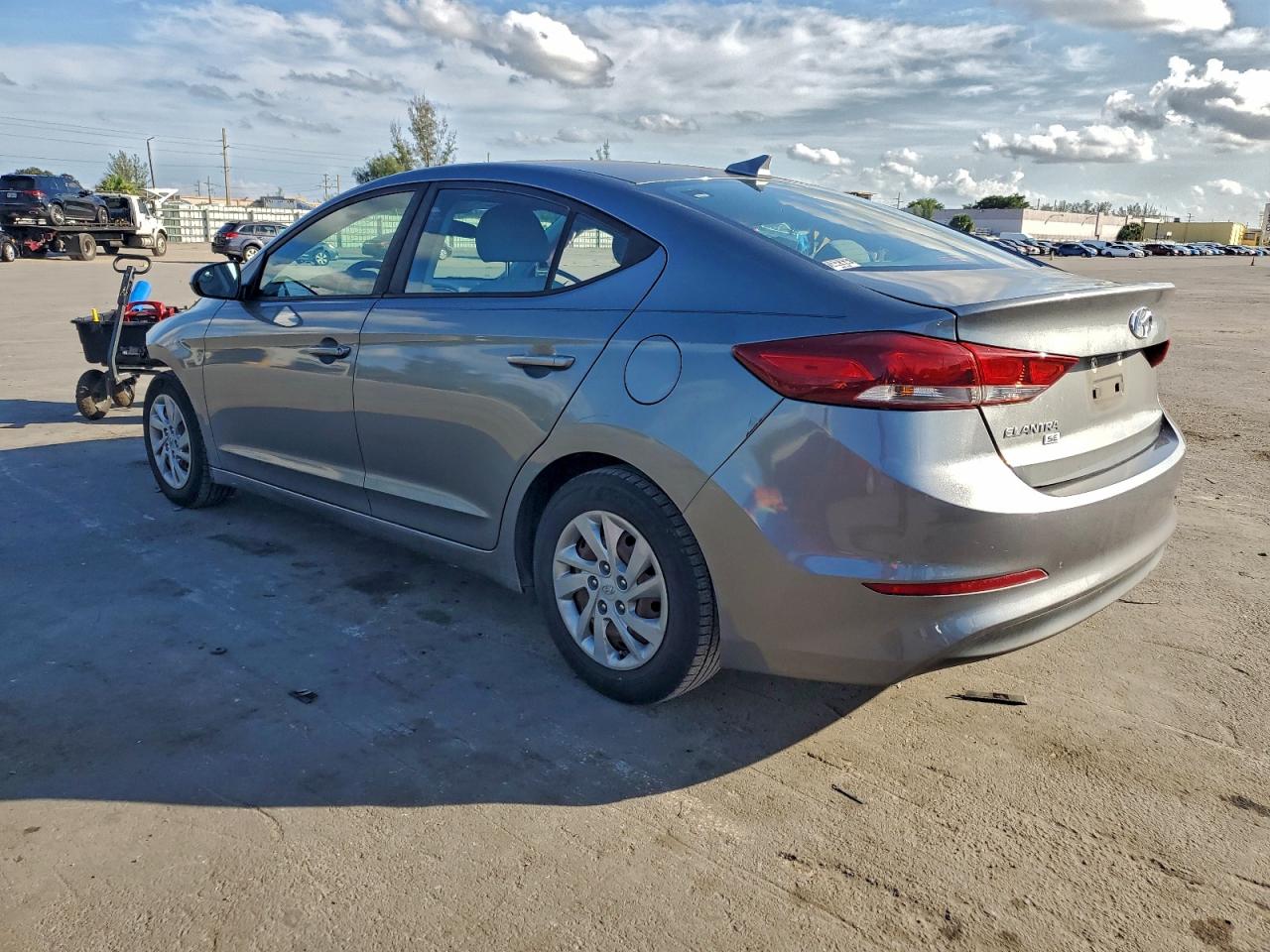 2017 HYUNDAI ELANTRA SE photo 2