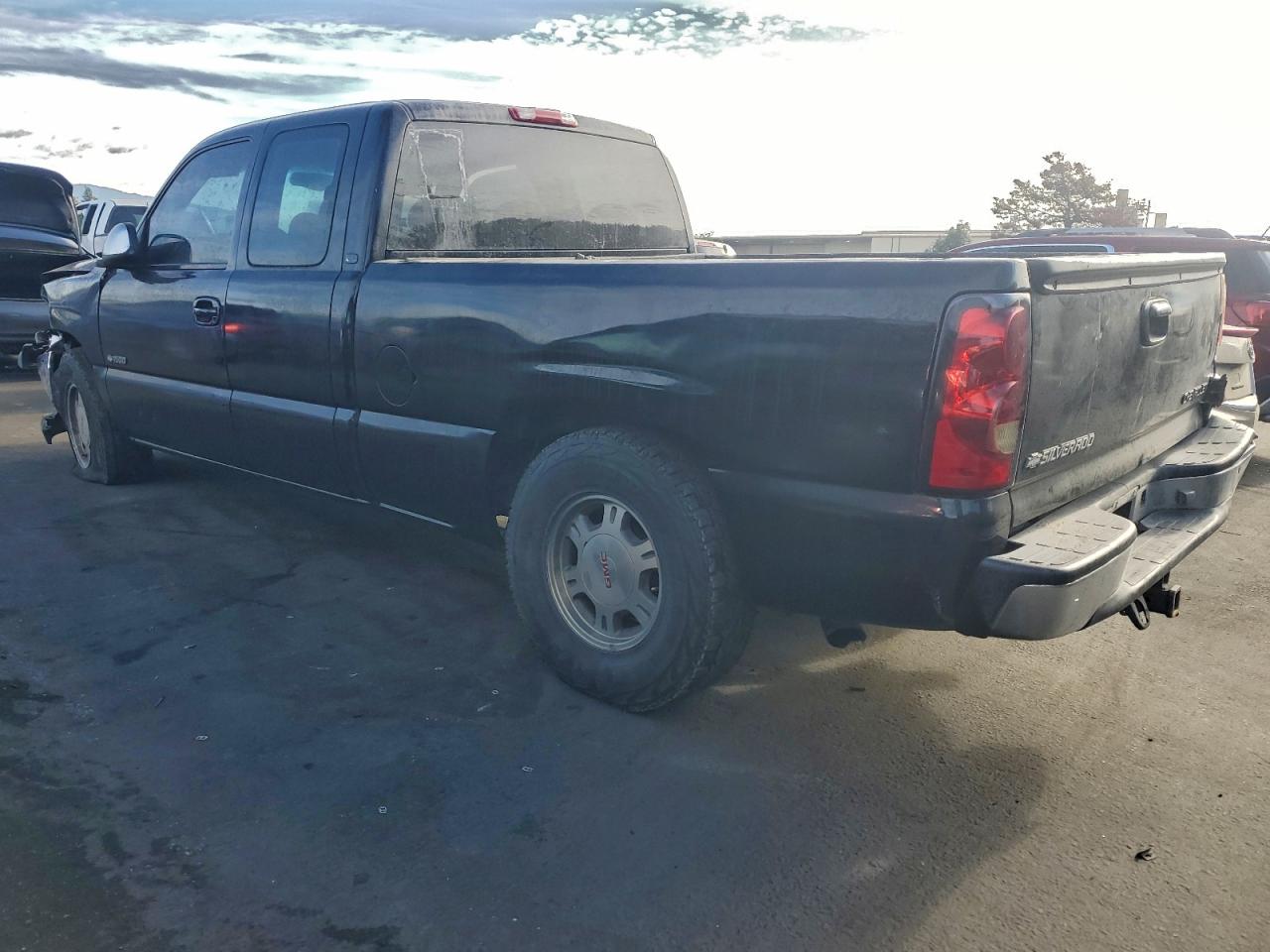 2002 CHEVROLET SILVERADO C1500 photo 2