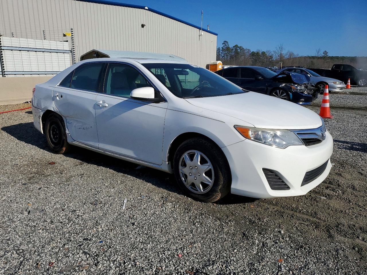 2013 TOYOTA CAMRY L photo 4
