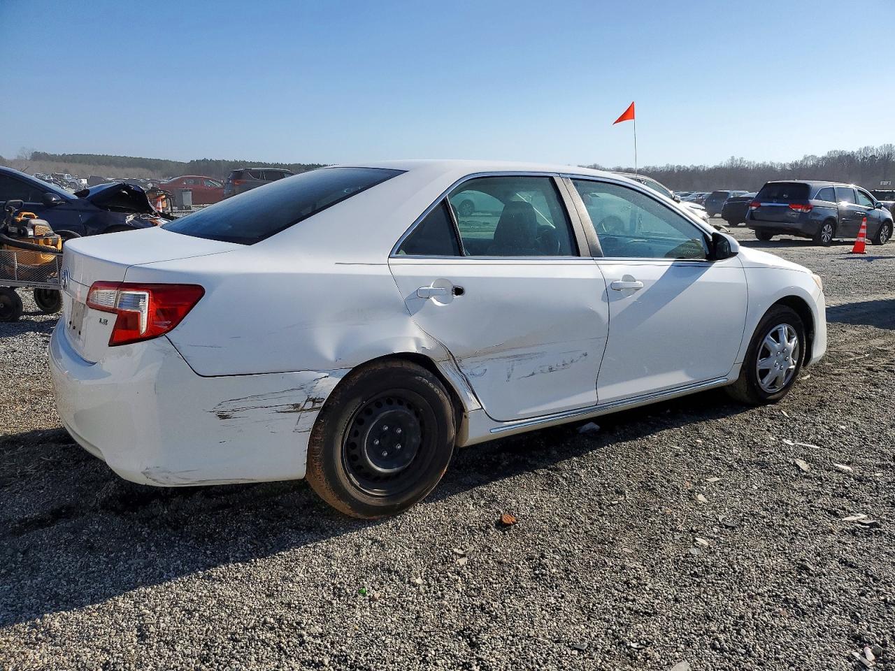 2013 TOYOTA CAMRY L photo 3