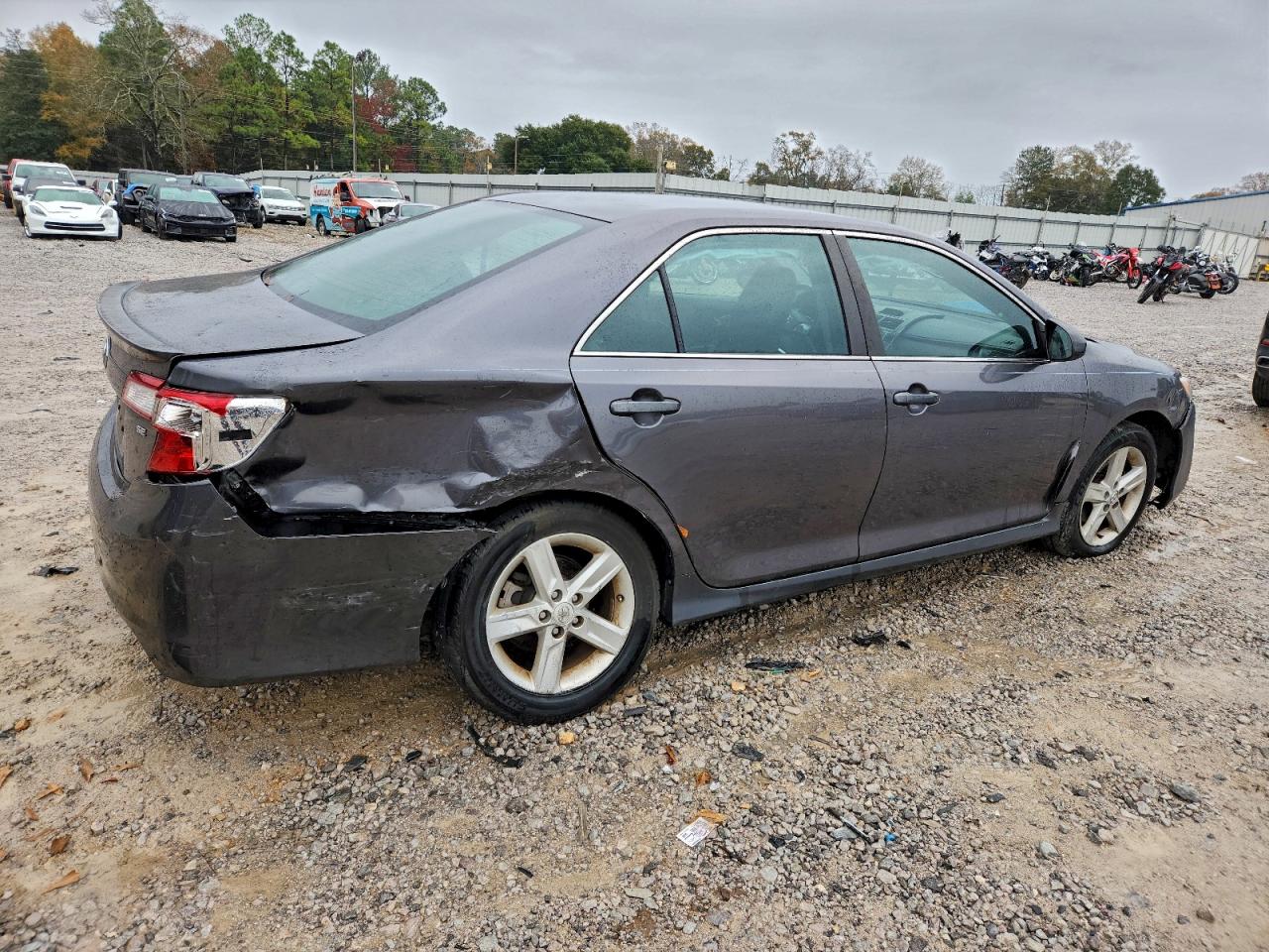 2014 TOYOTA CAMRY L photo 3