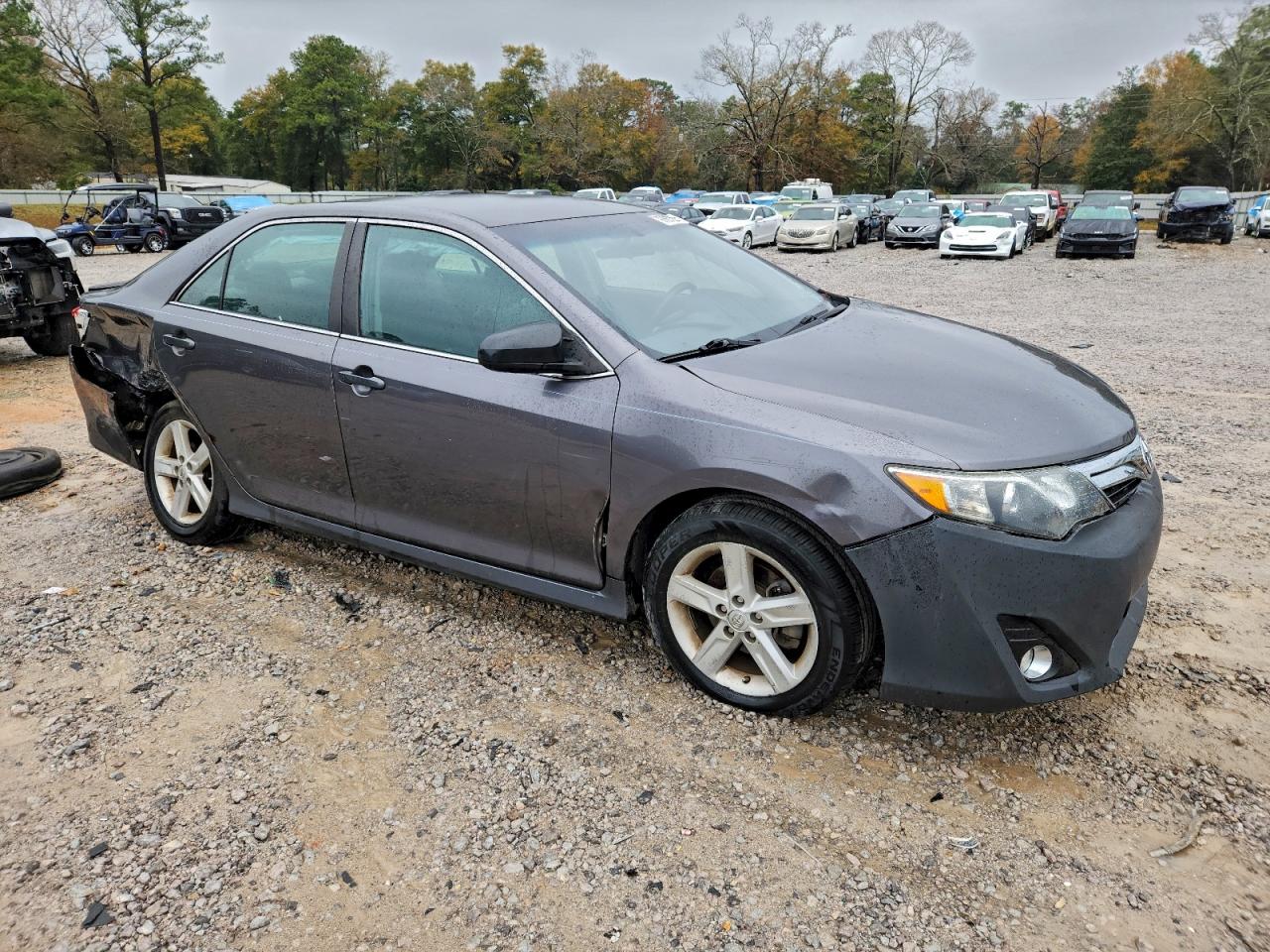 2014 TOYOTA CAMRY L photo 4