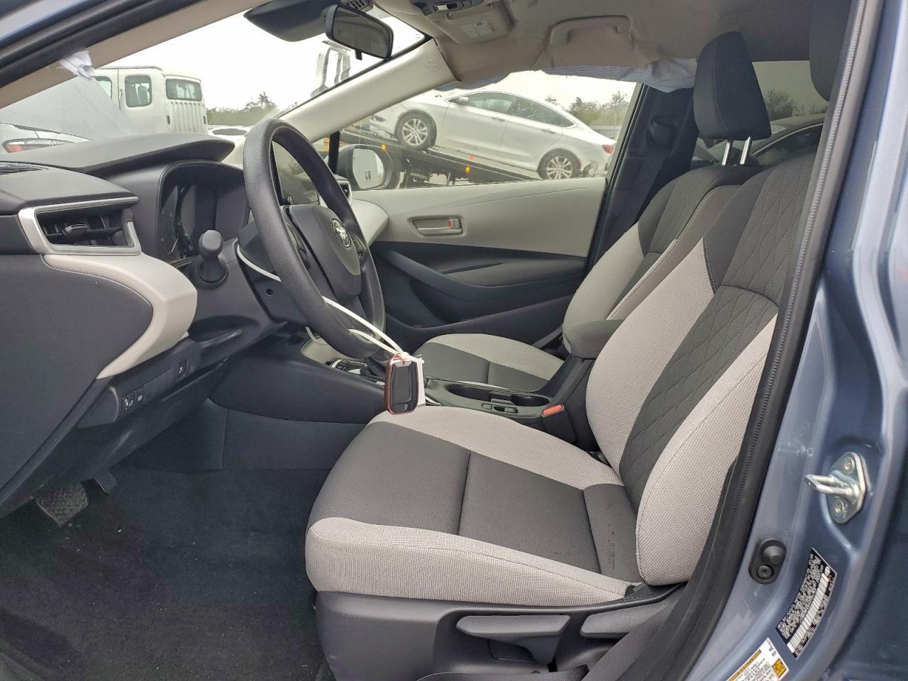 2025 TOYOTA COROLLA LE photo 19