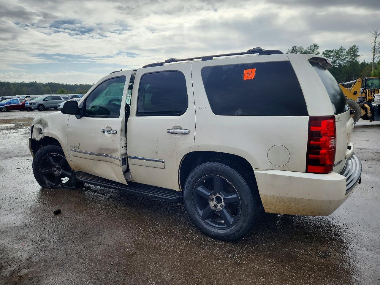 2011 CHEVROLET TAHOE K1500 LTZ photo 2