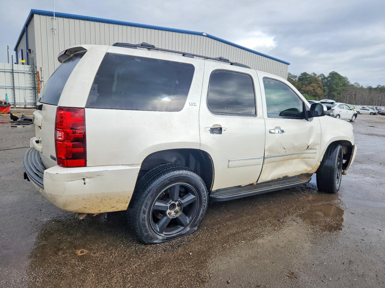 2011 CHEVROLET TAHOE K1500 LTZ photo 3