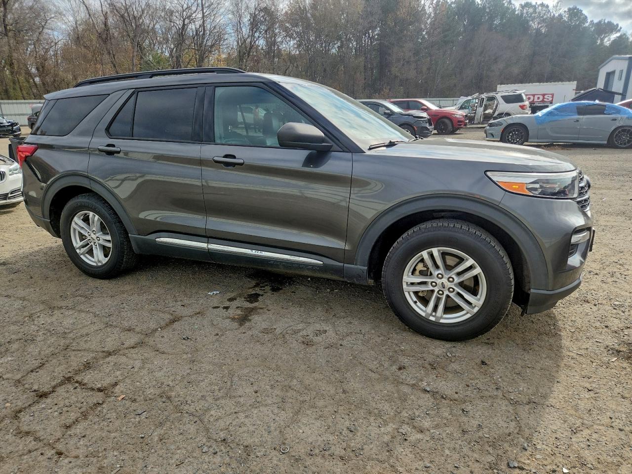 2020 FORD EXPLORER XLT photo 4
