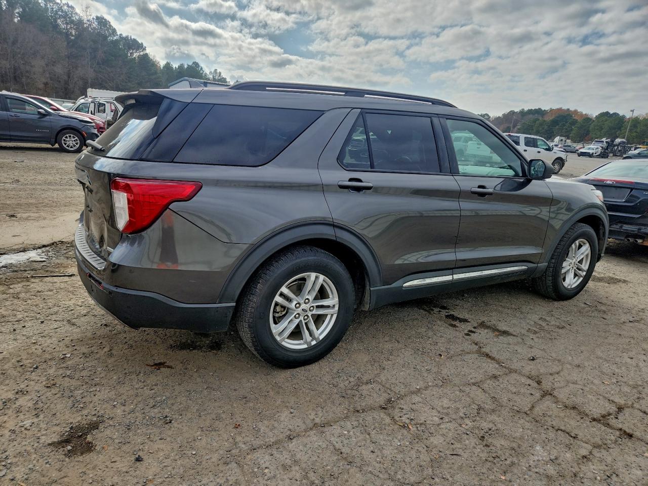 2020 FORD EXPLORER XLT photo 3