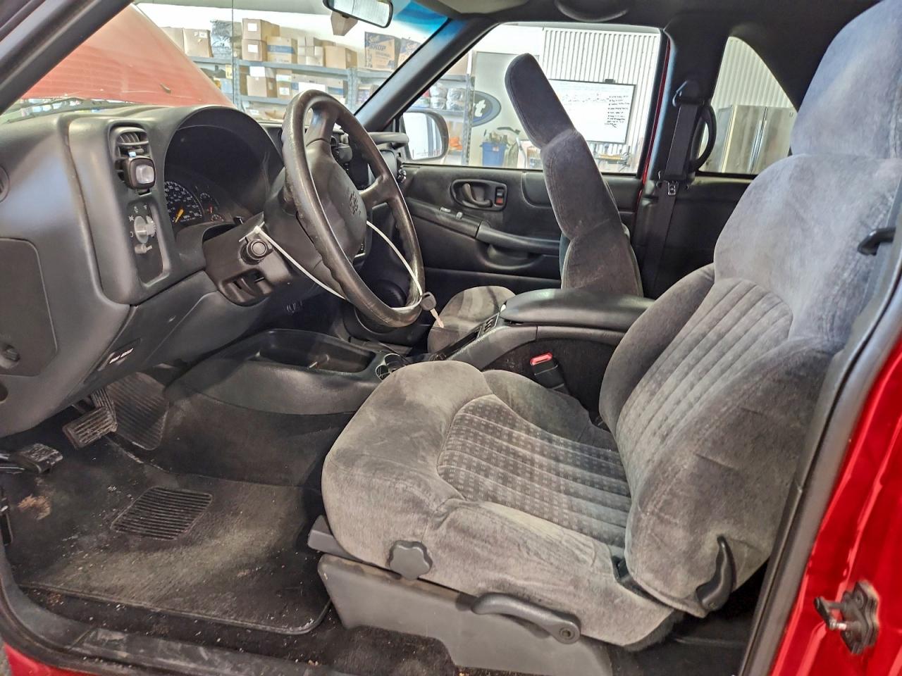 2001 CHEVROLET BLAZER photo 13