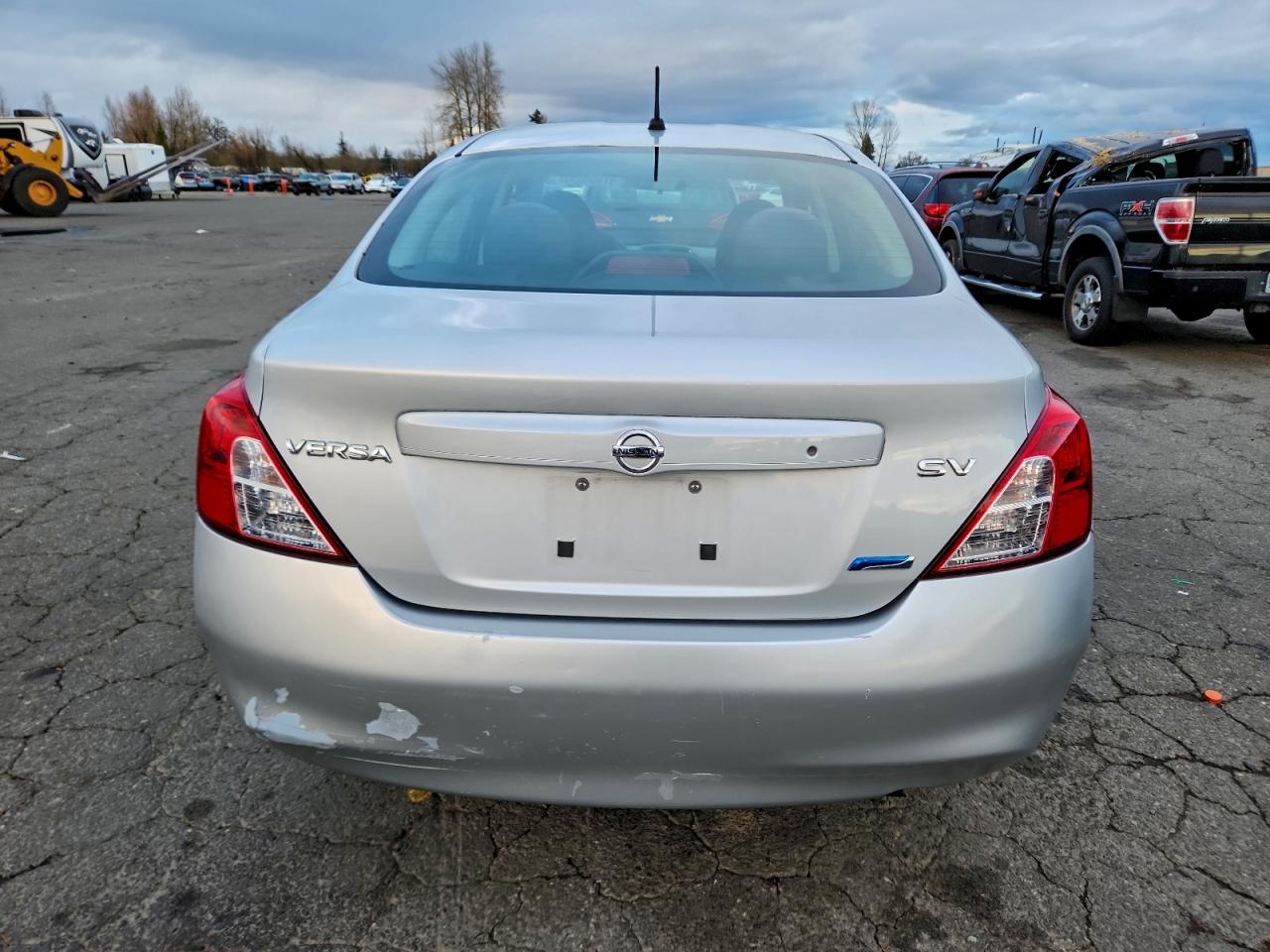 2012 NISSAN VERSA S photo 6