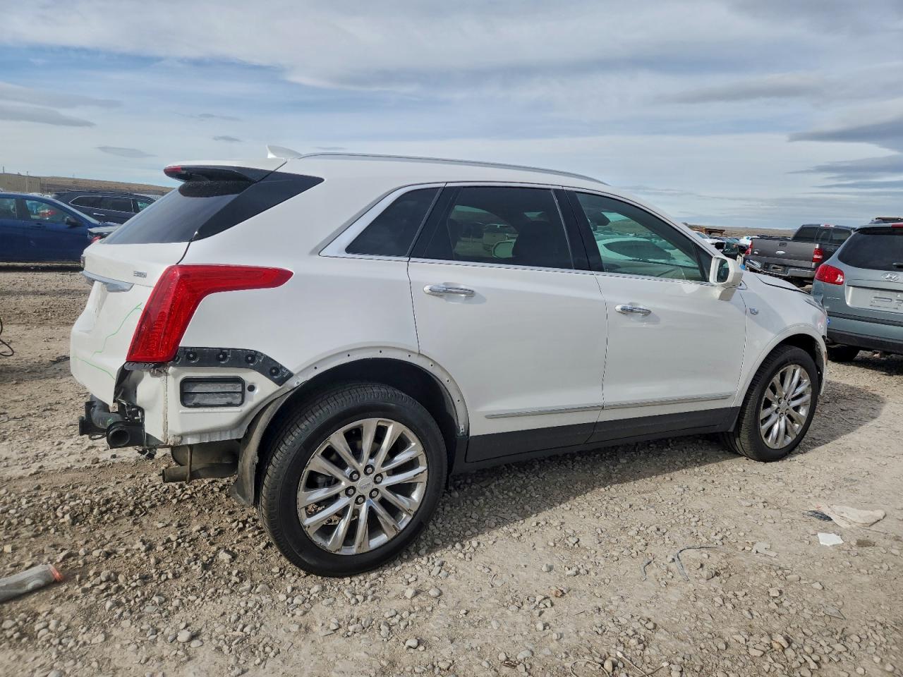 2019 CADILLAC XT5 PLATINUM photo 3