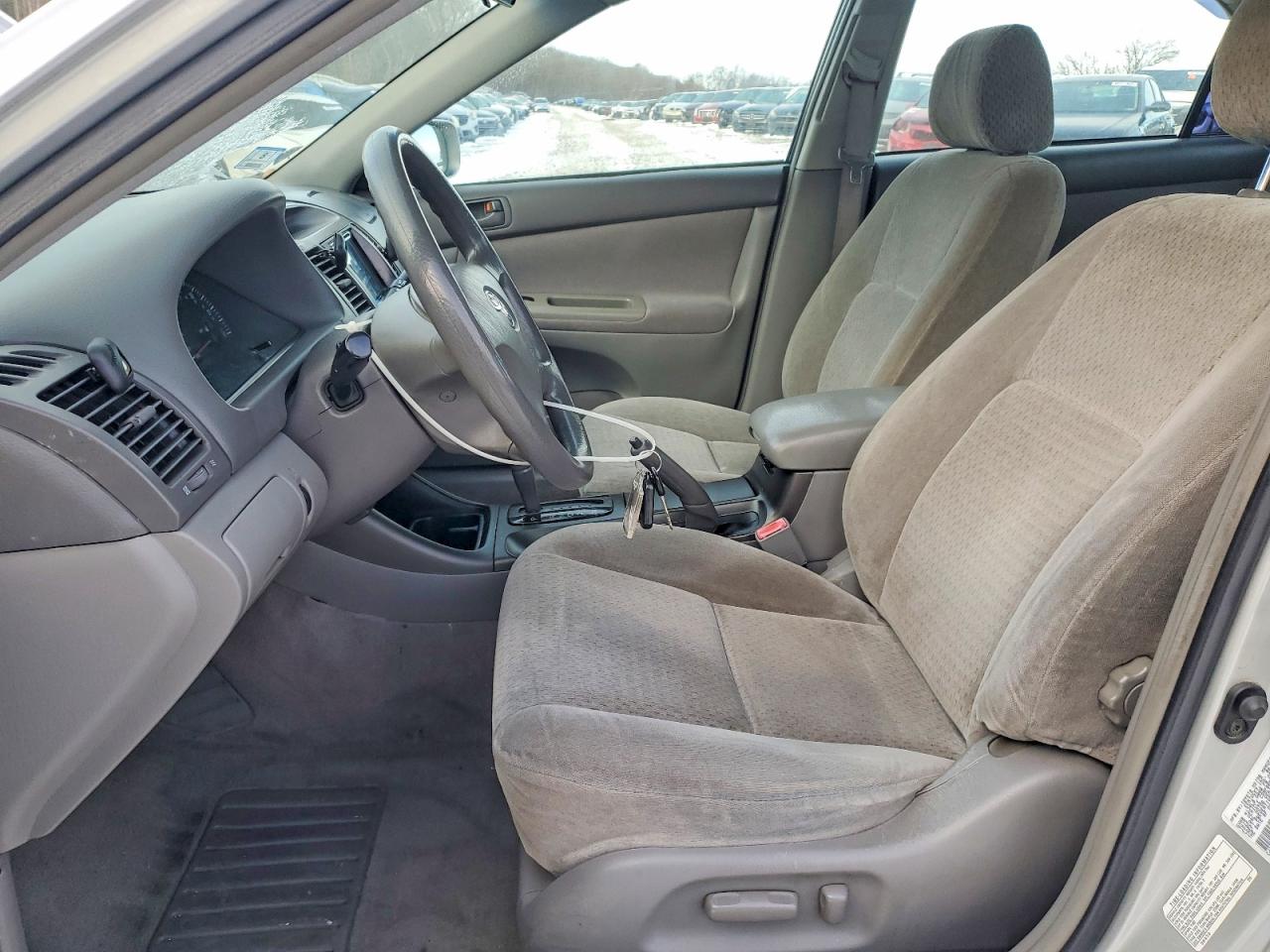 2002 TOYOTA CAMRY LE photo 7