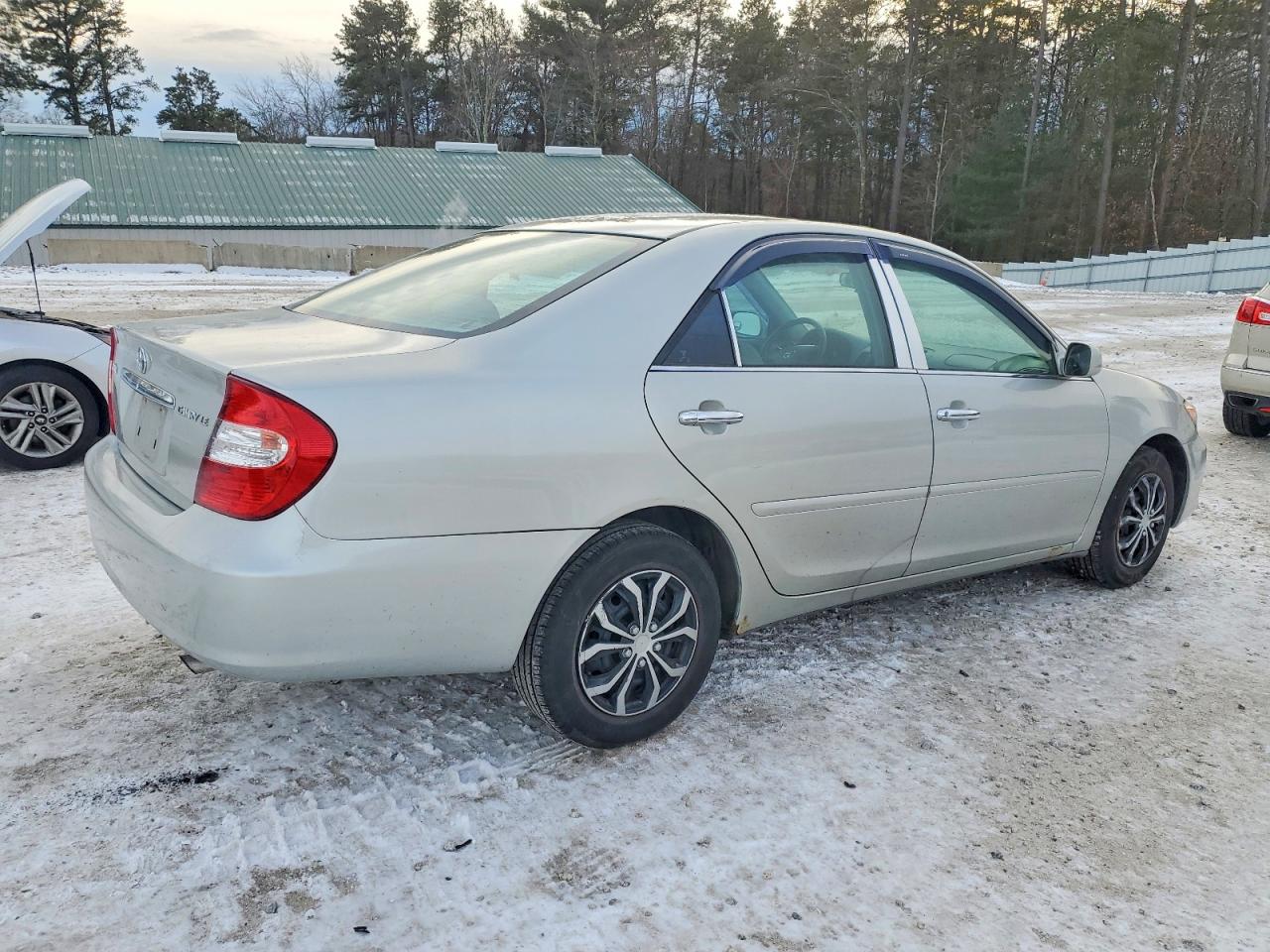 2002 TOYOTA CAMRY LE photo 3