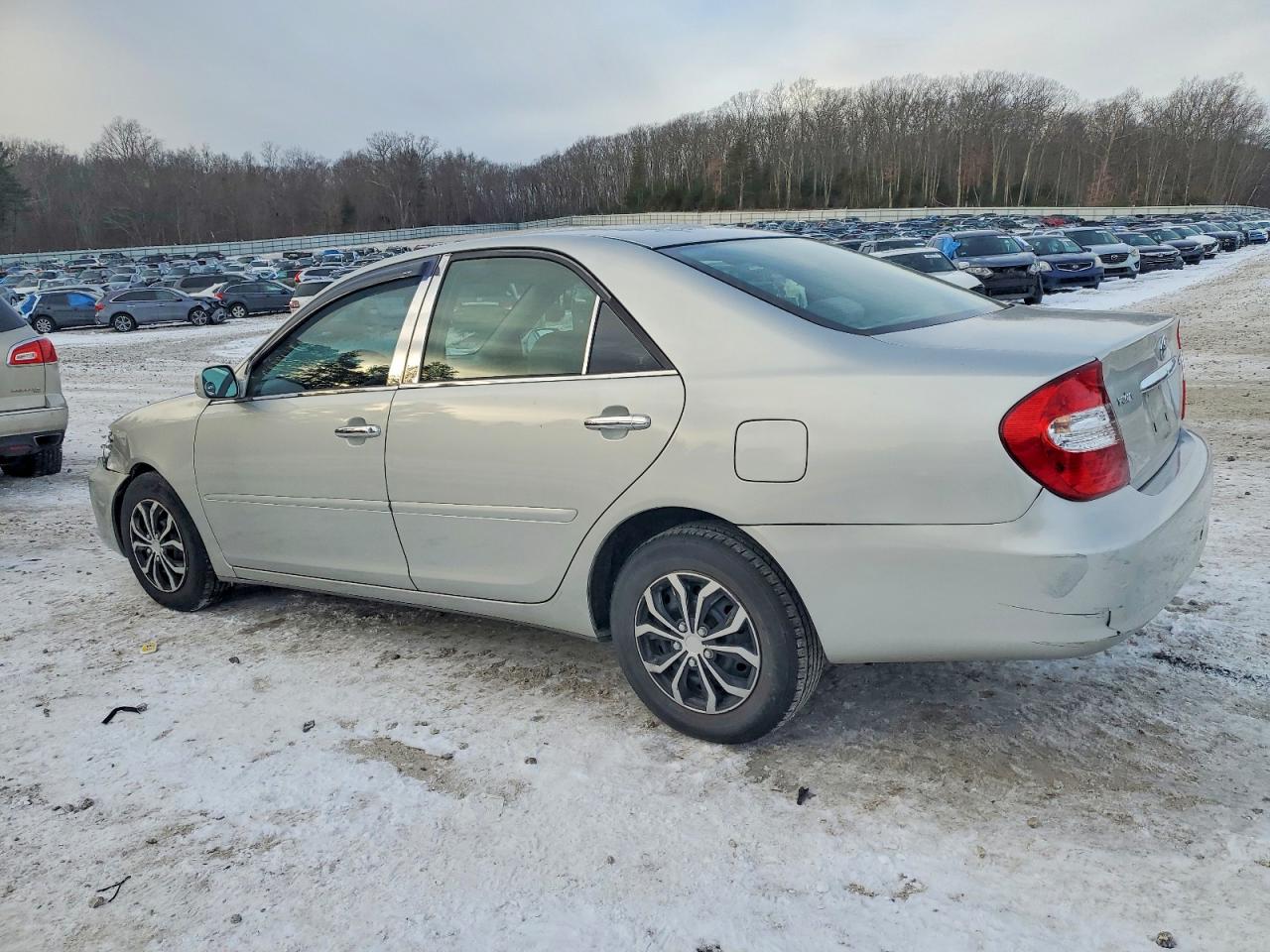 2002 TOYOTA CAMRY LE photo 2